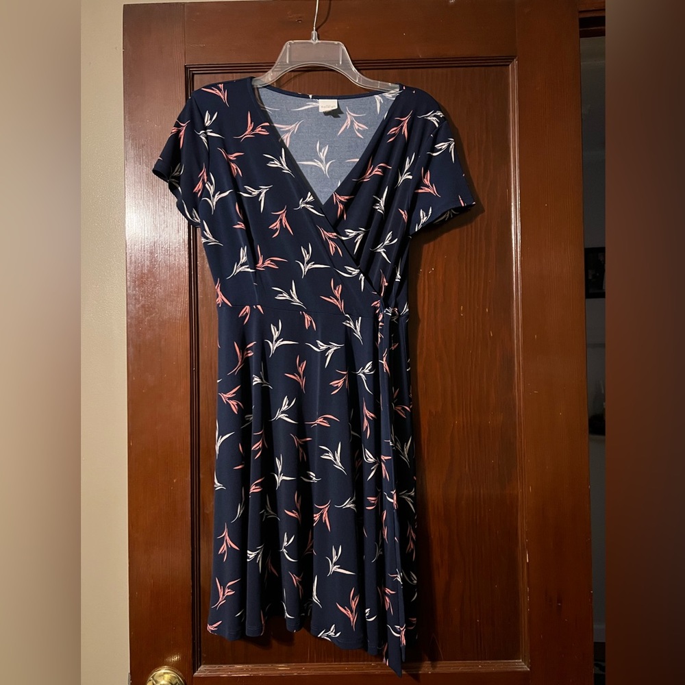 KAILEIGH STITCH FIX women's navy patterned short sleeve faux wrap dress SZ M